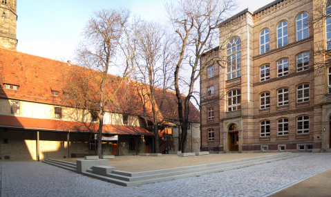 Ansicht Nordfassade, Nördlicher Pausenhof und Predigerkloster, Bild: Bernhard Smits