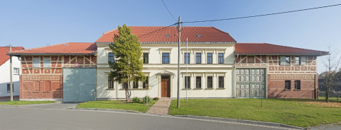 Hauptgebäude - Verwaltung, Bild: Sabine Wiesenmüller