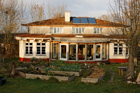 Strohballenhaus Südseite, Bild: Barbara Töpfer-Werner