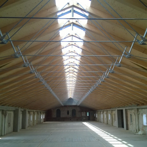 Innenansicht Pferdestall - Dachtragwerk, Bild: Alexander Pfohl