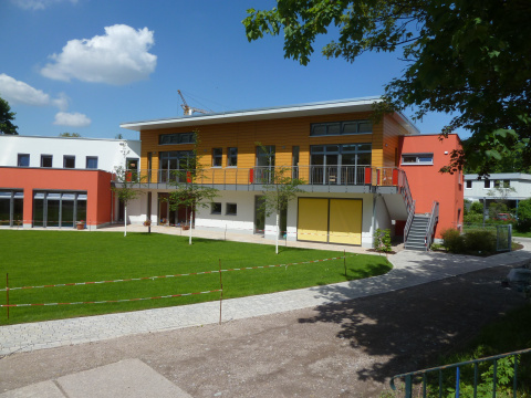 Blick auf einen Gebäudeflügel, Bild: Sabine Schwerin