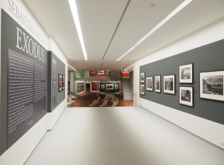 Eingang Ausstellungshalle, Bild: Rüdiger Weingart