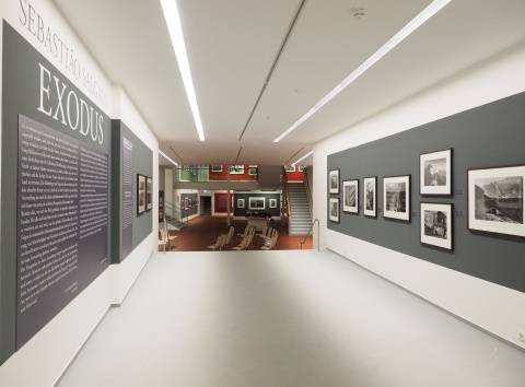 Eingang Ausstellungshalle, Bild: Rüdiger Weingart