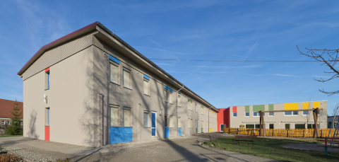 Bestand und Anbau mit Haupteingang, Bild: Michael Miltzow