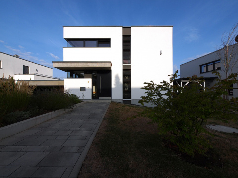 HAUS LB, Westfassade, Eingang, Bild: Tom Kanngießer