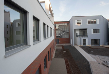 Sanierte Stahl-Glas-Treppenhausfassade der ehemaligen Druckerei Feodor Willisch, Bild: Sascha Bühner