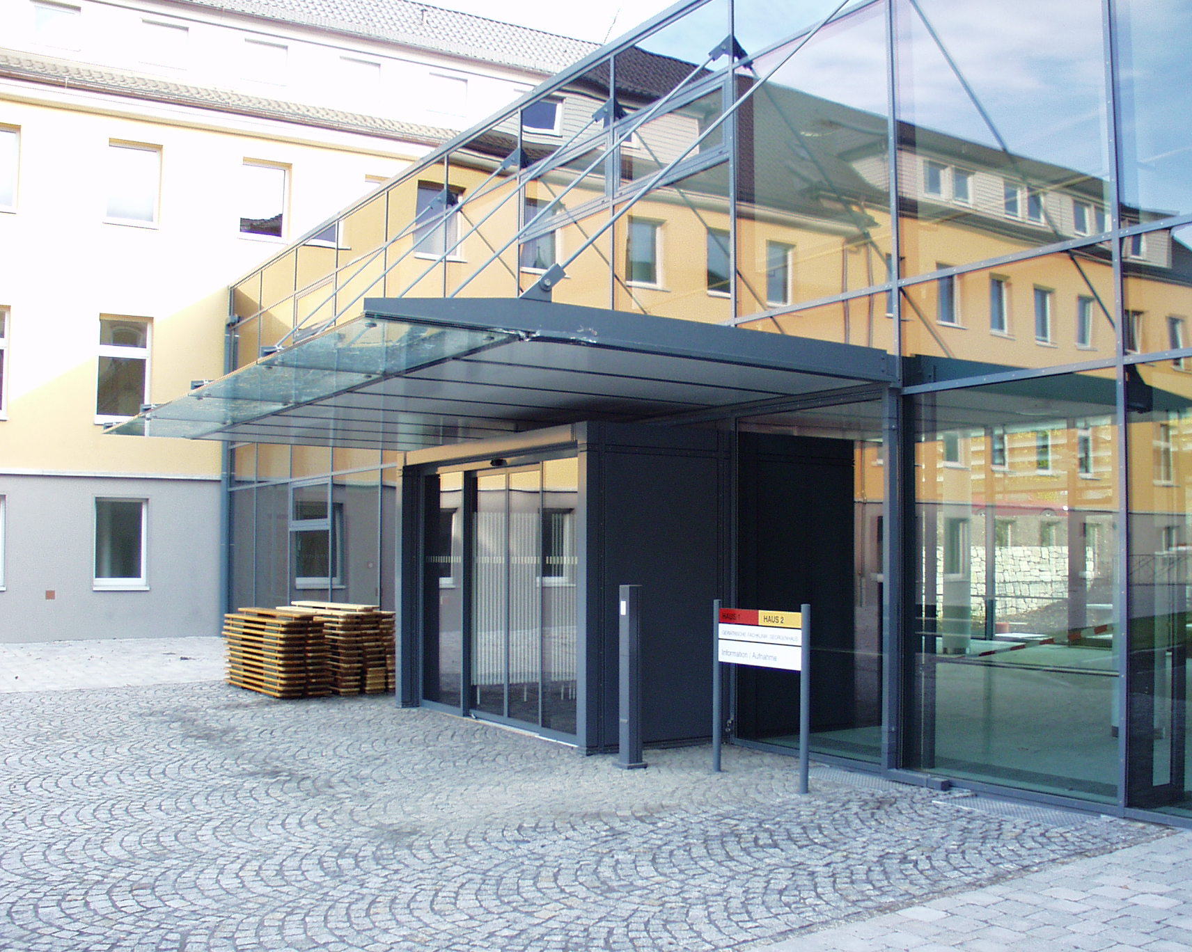 geriatrische fachklinik „georgenhaus“ · Meiningen · Architekturführer ...