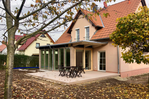 Wintergarten und Terrasse im Herbst  (noch ohne Jalousien), Bild: Lutz Nowak