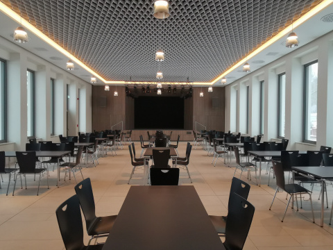 Saal - Blick zur Bühne, Bild: Alexander Reinshaus