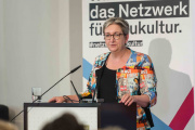 Klara Geywitz, Bundesministerin für Wohnen, Stadtentwicklung und Bauwesen, stellte die Position der Bundesregierung zum klimaneutralen und ressourcenschonenden Bauen vor.