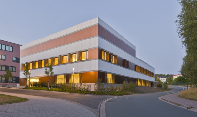 Blick zum Haupteingang, Bild: Michael Miltzow