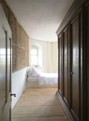 Musterzimmer 05 mit begehbarem Schrank, Bild: Joachim Deckert