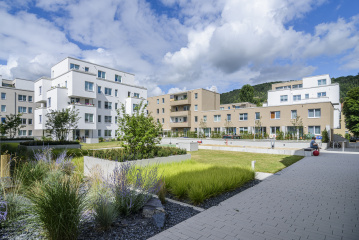 Südlicher Innenhof über Tiefgarage, Bild: Claus Bach