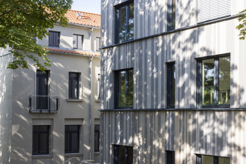 Bestandsgebäude und Neubau, Bild: Christoph Beer