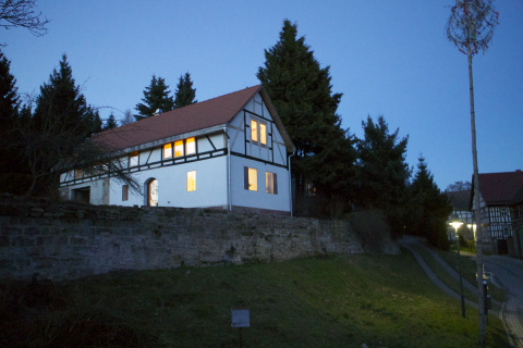 Fuge no.1 Bauern- und Atelierhaus Seitenbrück, Aussenansicht, Bild: Lina Maria Mentrup