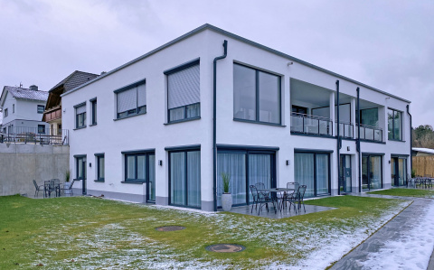 Saaldorf Mehrfamilienhaus, Bild: Doris Halfter