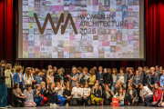 WIA Akteur:innen aus ganz Deutschland auf der Festivalbühne: Der WIA-Summit „Vielfalt bauen“ markierte mit mehr als 500 Teilnehmer:innen den offiziellen Abschluss des Women in Architecture Festivals 2025.