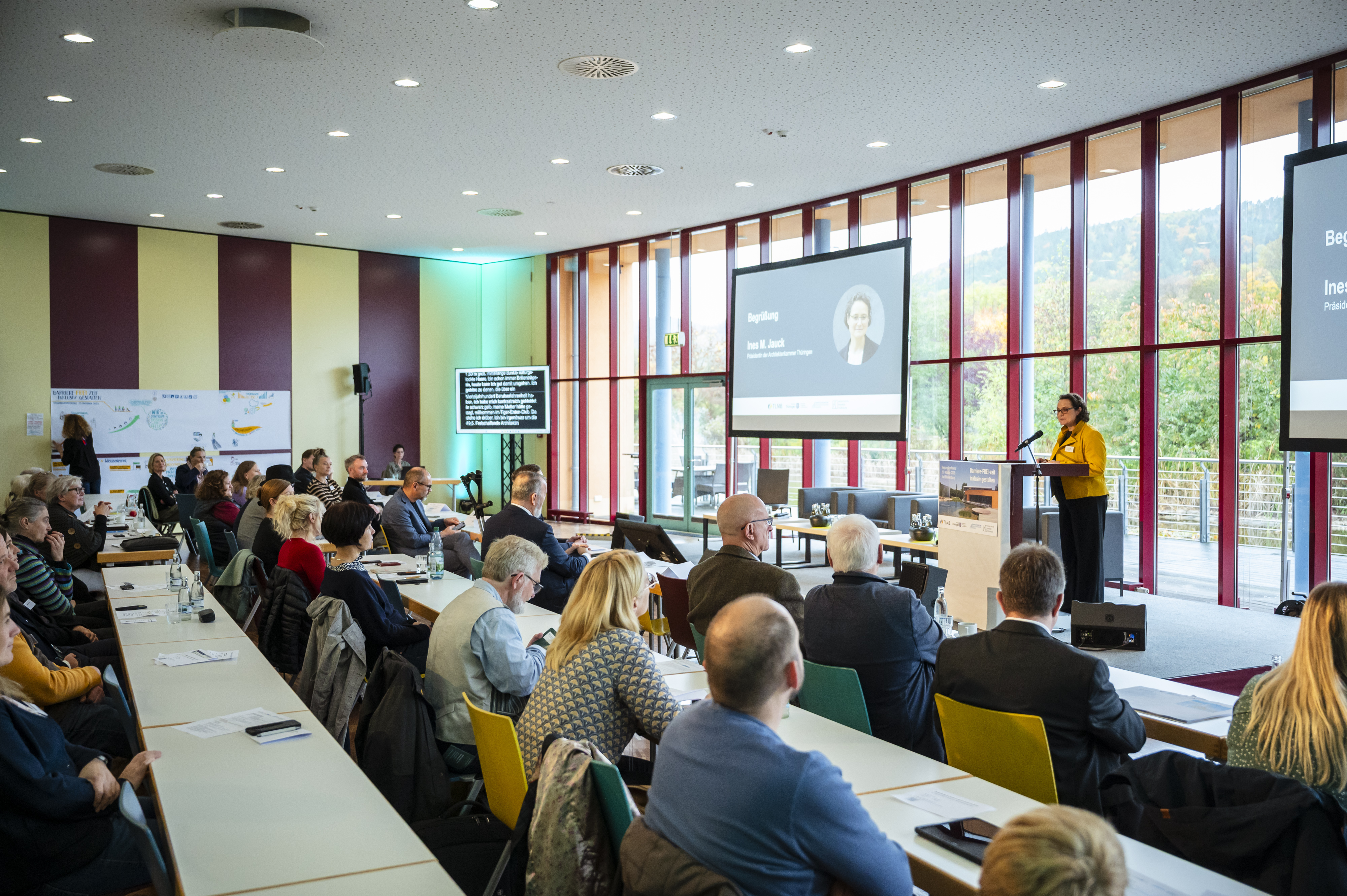 Kammerpräsidentin Ines M. Jauck begrüßte die rund 140 Teilnehmenden der Regionalkonferenz 2025, Bild: Thomas Müller