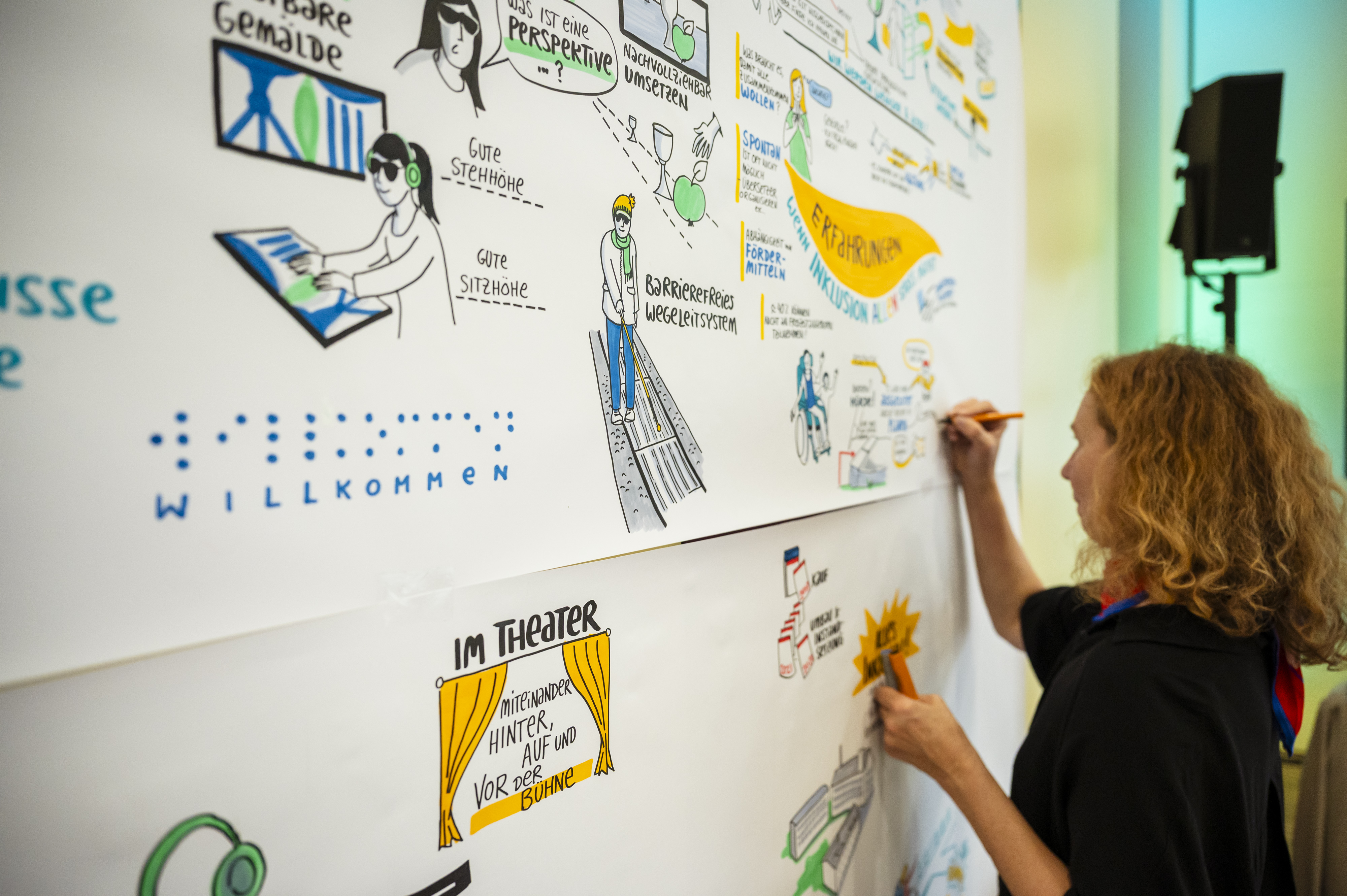 Um die Teilnehmenden aktiv einzubeziehen, wurden während der Konferenz Fragen gestellt und die per Smartphone abgegebenen Antworten direkt ausgewertet., Bild: Thomas Müller