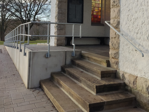 Trauerhalle Walkenried Rampe, Bild: Diana Moraweck