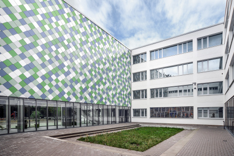 Aue-Förderschule Suhl_Innenhof, Bild: Claus Bach