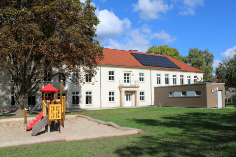 Südansicht mit Neubau Abstellbox, Bild: Tobias Winkler