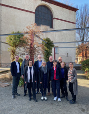 Vorstand vor der Lutherkirche in Tambach, einer der vier Her(r)bergskirchen-Standorte in Thüringen