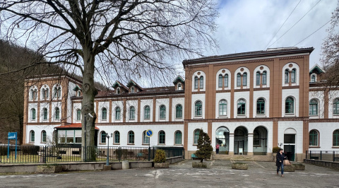 Haupteingang im Mittelrisalithen auf der Südseite des Gebäudeensembles, Bild: Pia Wienrich