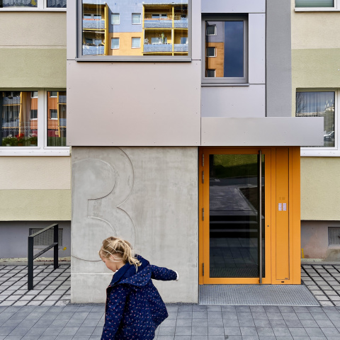 Ansicht Ost - Eingang 3 belebt, Bild: Christian Brüstel