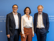 v.l.n.r.: Sören Bartol, Stiftungsratsvorsitzender und Parlamentarischer Staatssekretär bei der Bundesministerin für Wohnen, Stadtentwicklung und Bauwesen, Dr. Anne Schmedding, Reiner Nagel