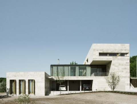 Fassade zur Stadt, Bild: Claus Bach