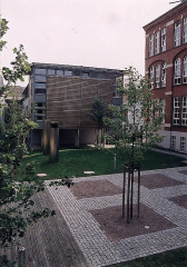 Wohnbebauung und Bürohaus, Bild: Andrea Ziegenrücker