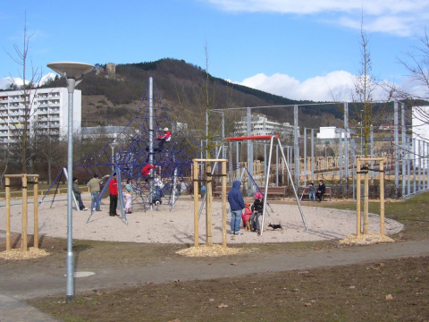 Spielbereich mit Blick auf die Lobdeburg, Bild: Holgar Ehrensberger
